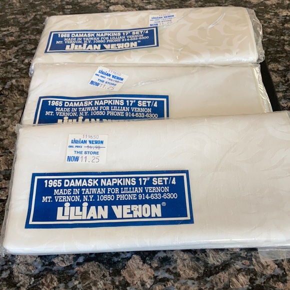 LILLIAN VERNON VINTAGE DAMASK 12 NAPKIN SET NWT - Picture 1 of 3